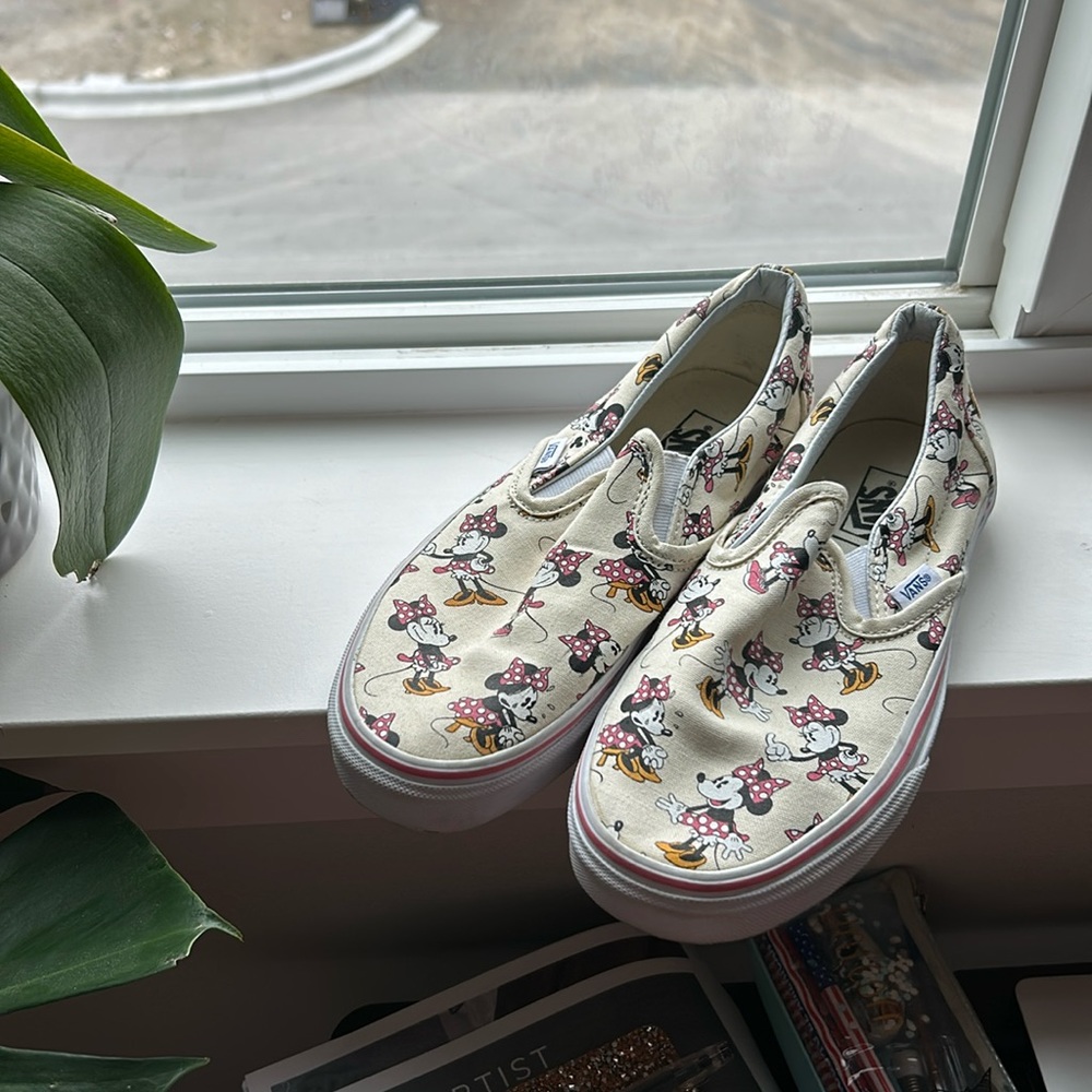 vans • disney minnie mouse shoes